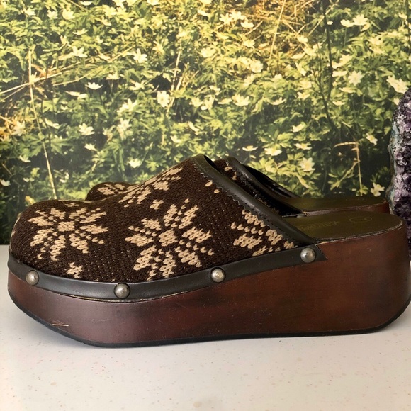 VTG Snowflake Knit Clogs - Picture 3 of 5
